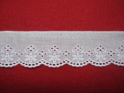 綿  レース　★  白 　★ 全幅 約 4.3 cm　★ 刺しゅう幅　約 2.8 cm  ★ 切り売り1m 単位　[r-0129]