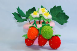 いちご　★  ピンク　★ カラー軍手で作る手芸　★ オリジナル手芸　★ 軍手の指先で苺を作る　[T-0002]