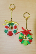 クリスマスリースのキーホルダー　★ ２ 個できるセット　★ No　４　★ ビーズで作る手芸　★ オリジナル手芸　[C-0006]