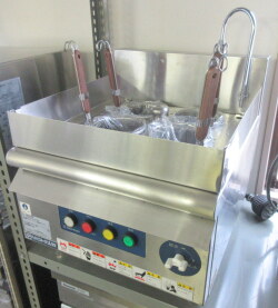 ★2017年 ニチワ 卓上 電気茹で麺機 ENBN-C45TMP テボザルは新品 3相200V 中古★