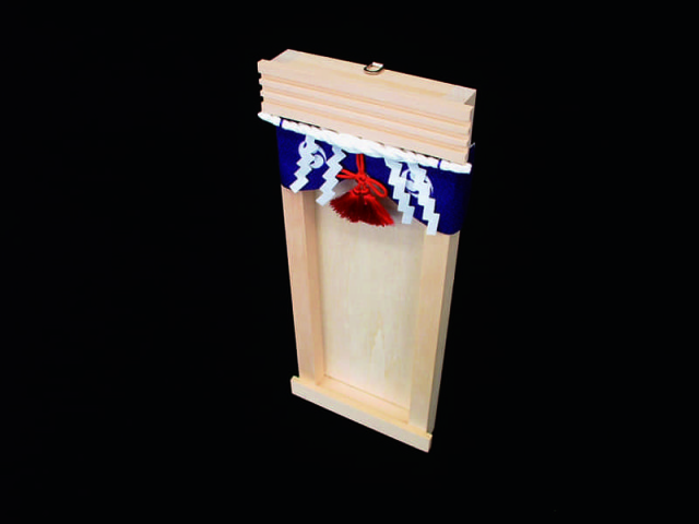 お札飾り：祀るスペースを選ばない小型でシンプルな造り