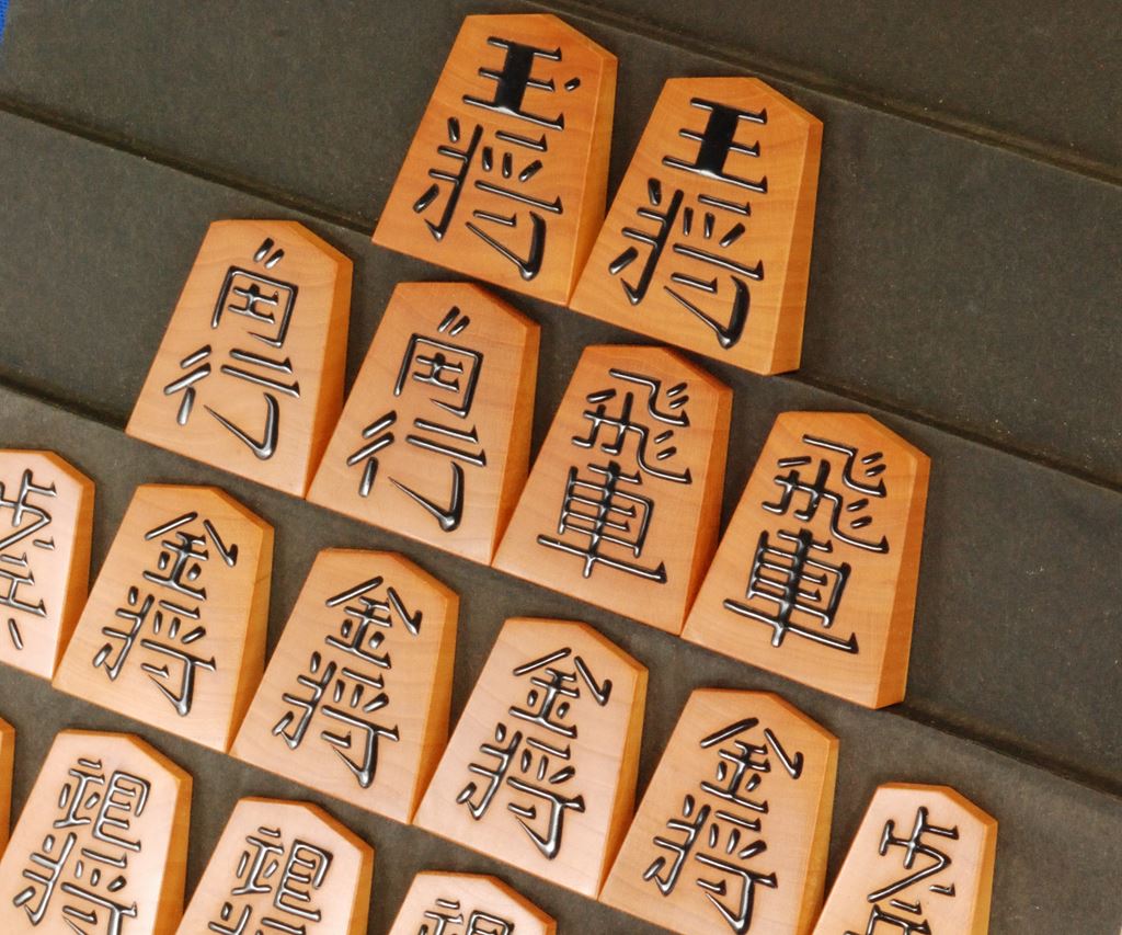 将棋駒　香月作　名人金光書（閑院宮殿下）献上