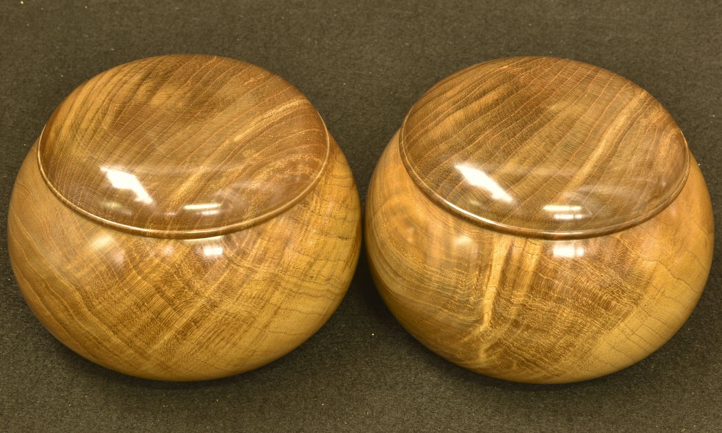 御蔵島桑碁笥　杢　超特大・桐碁笥箱（令斉作印籠造り）付