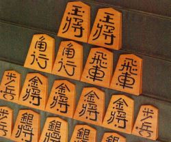 将棋駒　香月作　名人金光書（摂政宮殿下昭和天皇）献上