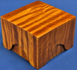 駒箱 　栃杢　摺漆