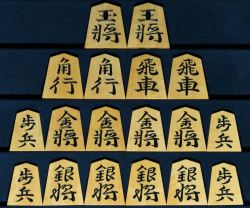 将棋駒　小楠作　錦旗　彫駒