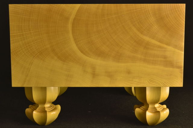 本榧　碁盤 本榧足付碁盤 6寸3分（天柾） ga60029 | 前川榧碁盤店