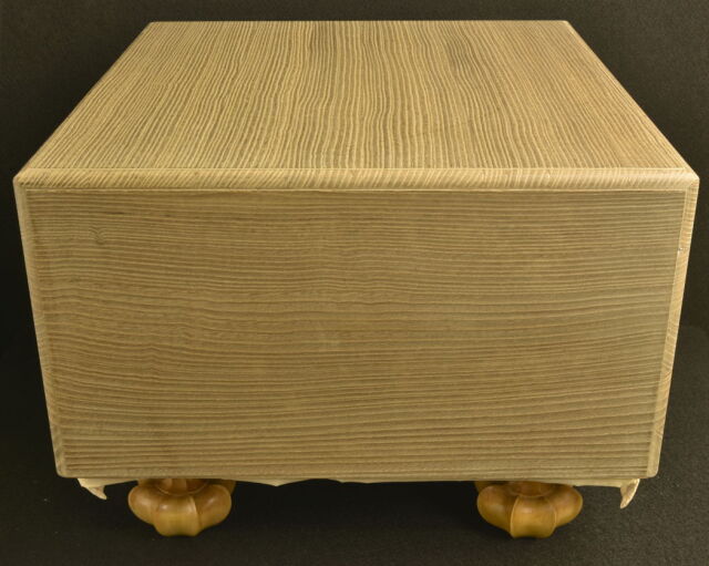 碁盤 本榧(日本・日向産)7.6寸 柾目極上