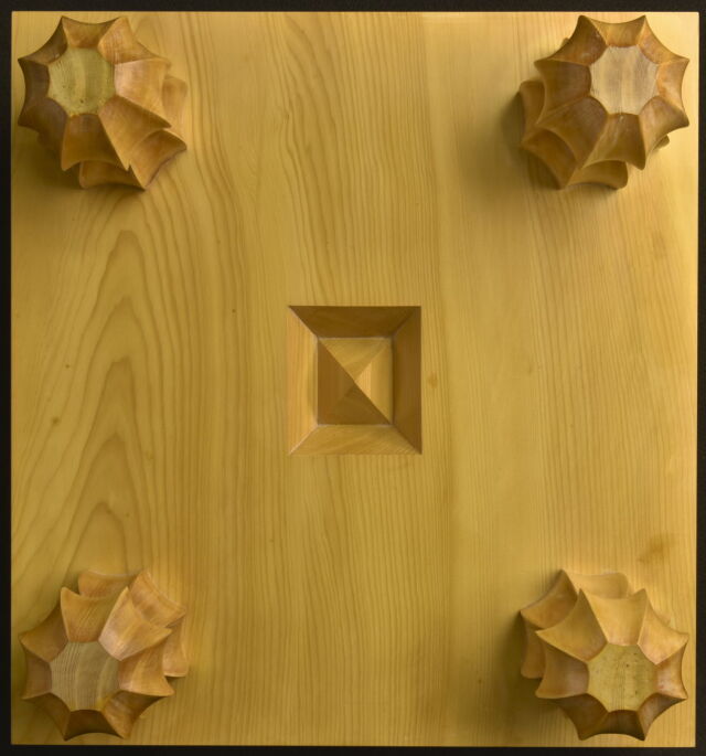 碁盤 本榧(日本・日向産)7.6寸 柾目極上