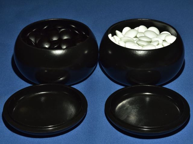 囲碁 生駒碁盤 足付 碁笥 硬質ガラス製碁石 一式 c r7287b 囲碁 木製