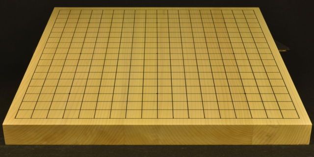 前川榧碁盤店 日本製 卓上碁盤 本榧 高級天然木 碁盤用畳マット付き！ 国産本榧足付碁盤 3寸8分（天地柾） ga30011 | 前川榧碁盤店