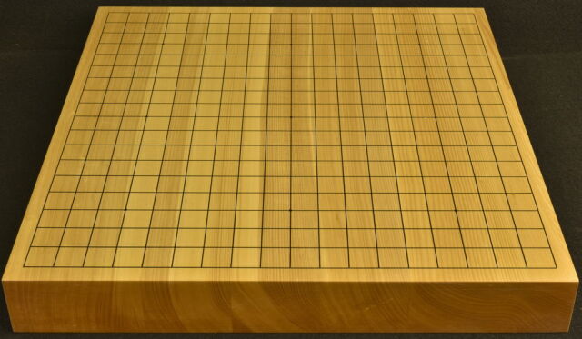 囲碁盤　本榧　卓上　柾目 卓上碁盤 本榧（日本・日向産） 柾目 再生品
