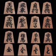 将棋駒　（上堀り駒） 将棋駒 彫駒 楓(カエデ) 特上彫 菱湖(リョウコ)書 : ザッカス