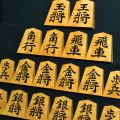 将棋駒　竹風作　杢極上　彫埋　昇竜