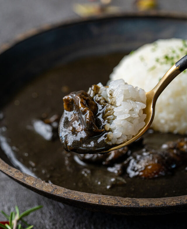 宮崎牛スジ濃厚黒カレー（辛口） 野上食品