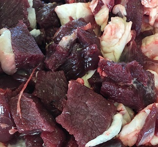 【犬用 生肉】エゾ鹿ぶつ切り10ｋｇ（まとめてお得セット）　ペット 生肉 おやつ ごはん(大人気鹿肉)