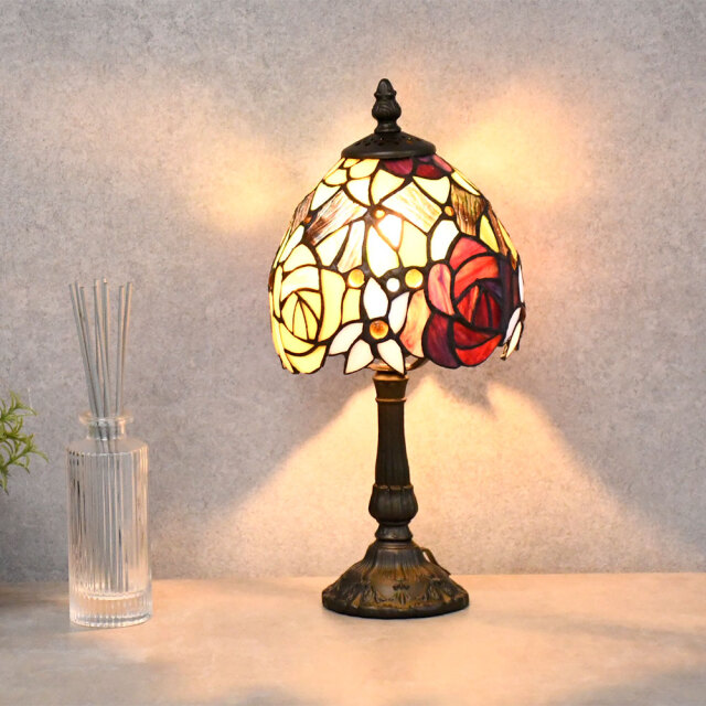 【新品アウトレット】アンティーク調ステンドグラス 卓上照明 ライト FI5H