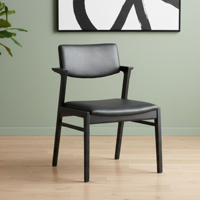 無垢材を使用したダイニングチェア シギヤマ家具工業 ルメール