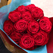 プロポーズにオススメ！ダーズンローズ真っ赤な花束7000円