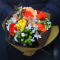 小さなお花を集めた花束3300円(税込)
