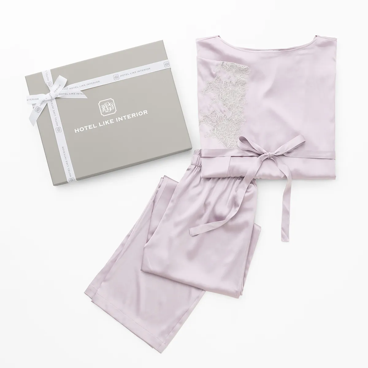 貴族のナフキン2枚&パジャマ入れセット　モノグラム入り　フランスアンティーク 貴族のナフキン2枚&パジャマ入れセット モノグラム入り フランス