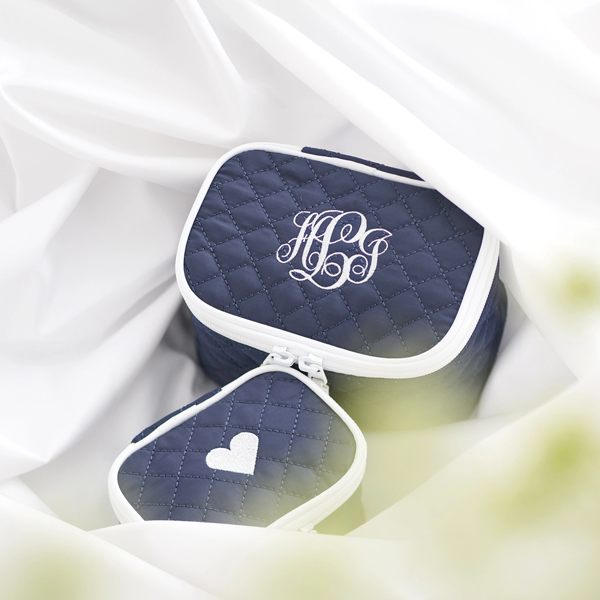 ダイヤモンドキルトポーチ | 刺繍入り2点セット | ミニ×1 スモール×1 | ネイビー