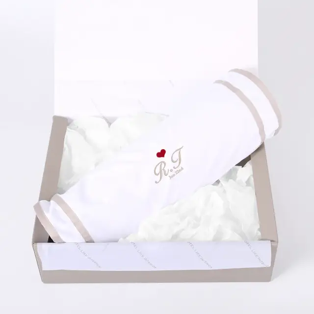 【ギフトBOX入り】ネックロール＆刺繍入りカバーセット