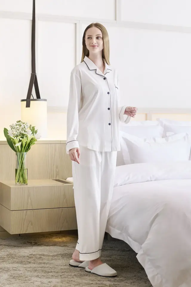 HOTEL LIKE INTERIOR ベージュパジャマ　シルク100% HOTEL LIKE INTERIOR ベージュパジャマ シルク100%