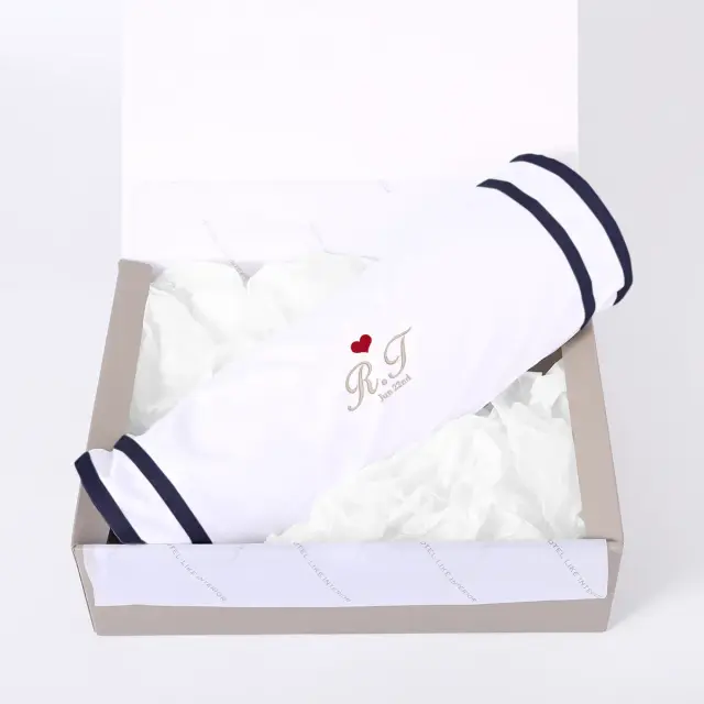 【ギフトBOX入り】ネックロール＆刺繍入りカバーセット