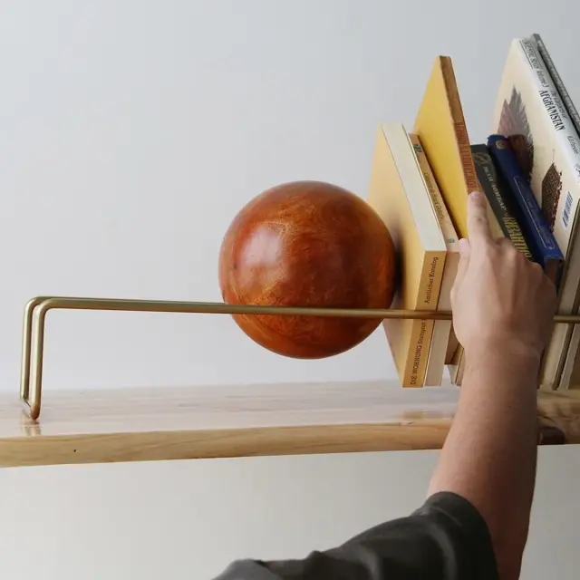 HERE by DETAIL / スロープブックエンド / ゴールド