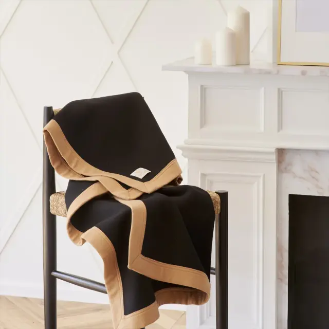 ブラックのブランケット・高級ウール 毛布 | シングル | 140×190cm