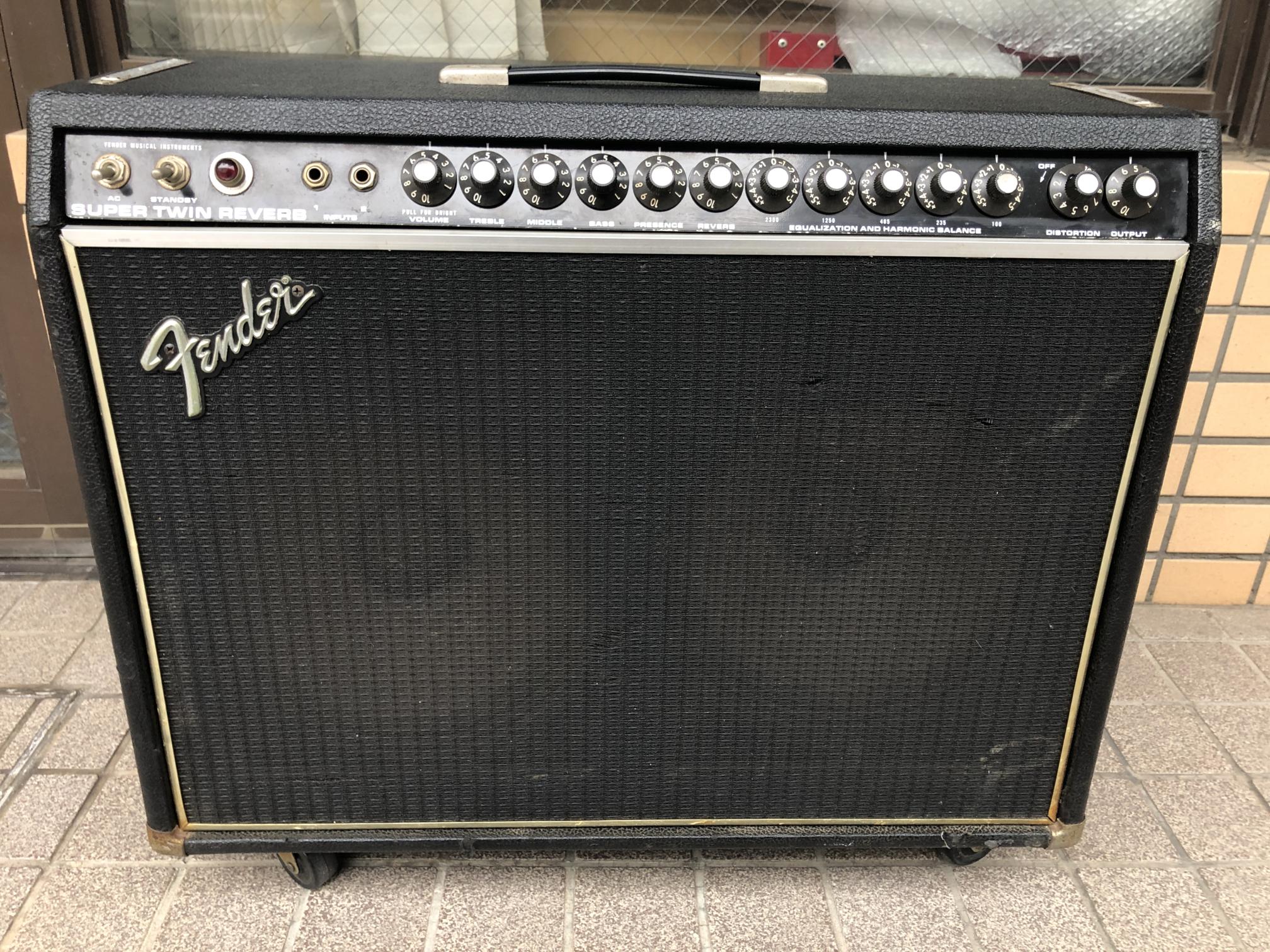 Fender SUPER TWIN REVERB