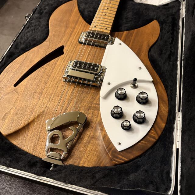 Rickenbacker 330W Walnut