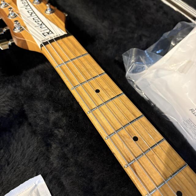 Rickenbacker 330W Walnut