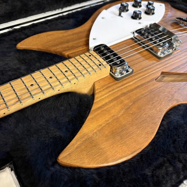 Rickenbacker 330W Walnut