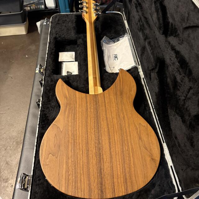 Rickenbacker 330W Walnut