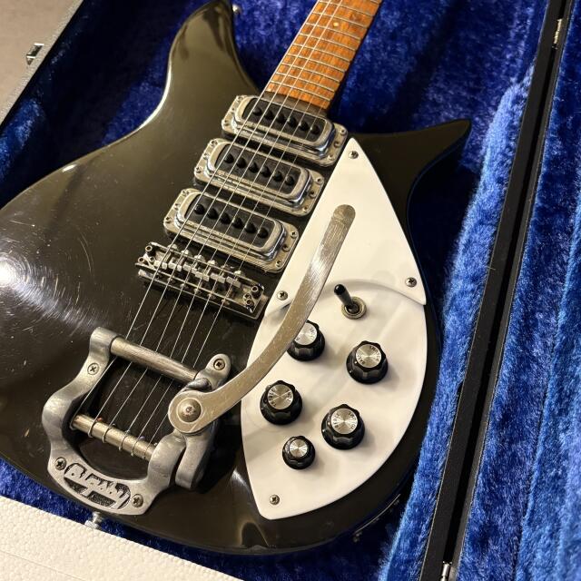 Rickenbacker 320