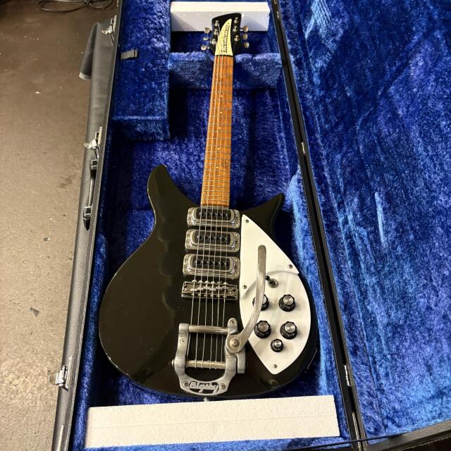 Rickenbacker 320