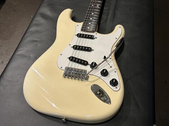 Fender Japan ST-72 Eシリアル