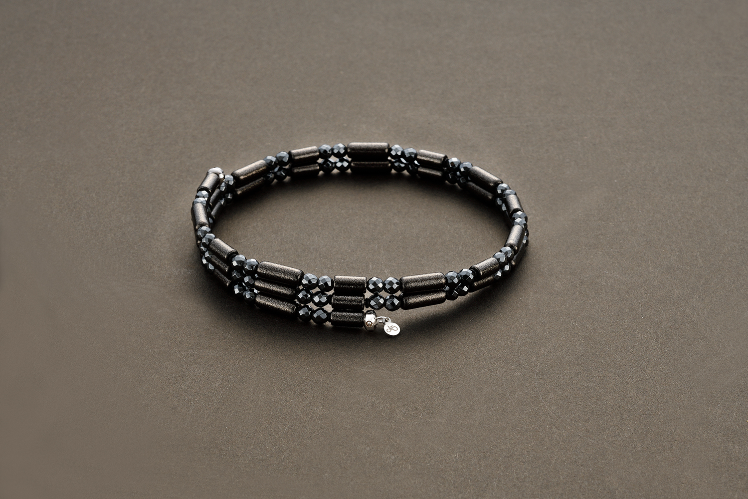 KOREINA 50cmコレイナジュエリー ラメブラック×ヘマタイトミラー