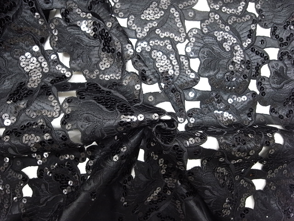 イタリア製輸入生地　【オートクチュールレース】　花柄モチーフ/スパンコール/1着分3.9m