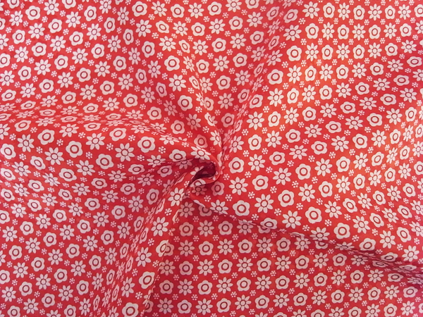 イタリア製輸入生地【ピュアシルク】/小花柄プリント/1着分2,4m