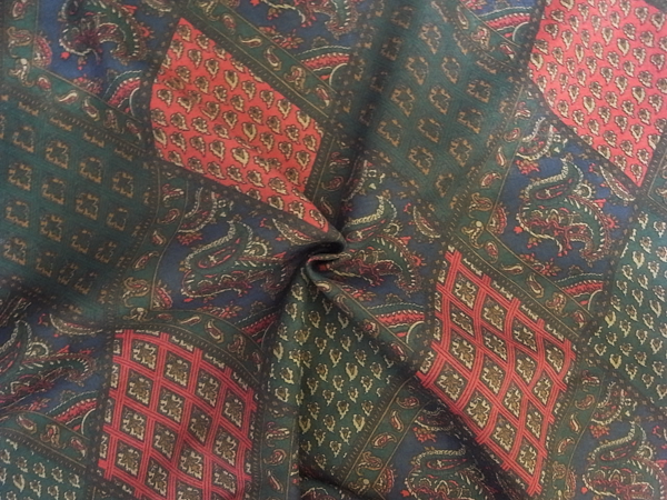 イタリア製輸入生地　【 ピュアウール 】 ペーズリープリント/１着分2,4m