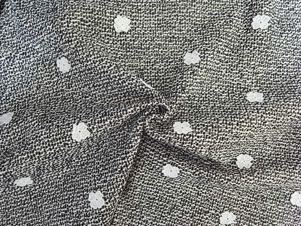 スイス製輸入生地　【コットンカラミツィード 】　花柄エンブロイダリー/1着分2.4m