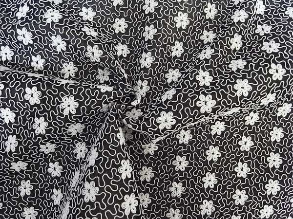 スイス製輸入生地　【ピュアコットン】 花柄刺繍/1着分2,4m