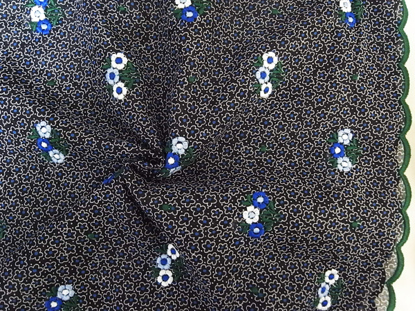 スイス製輸入生地　【ピュアコットン】 花柄刺繍/1着分2,4m