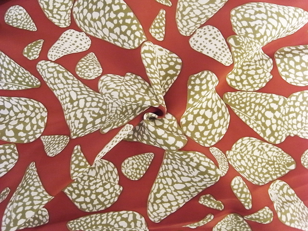 イタリア製輸入生地【ピュアシルク】/貝殻柄プリント/1着分2,4m