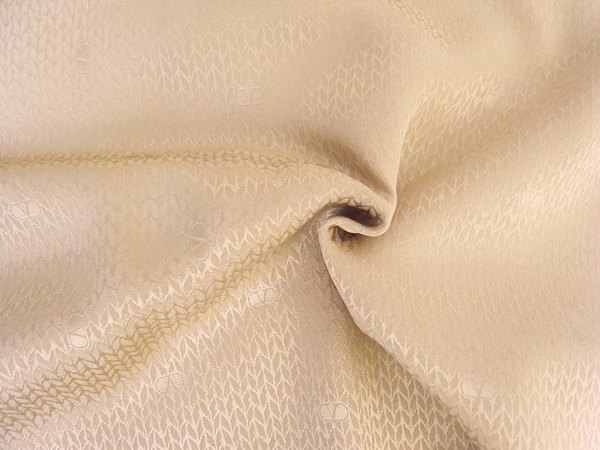 イタリア製輸入生地　【Valentino/ヴァレンチノ社】　ピュアシルク/ロゴジャガード織/1着分2.6m