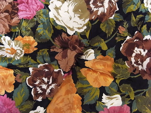 イタリア製輸入生地【ピュアシルク】/花柄プリント/1着分2.7m