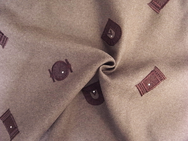 スイス製輸入生地　【Biscoff/ビショフ 】ピュアウール/エンブロイダリー/1,4m